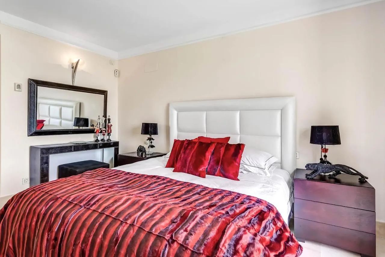 Yolo Spaces - Sotogrande - Puerto Boutique Apartment