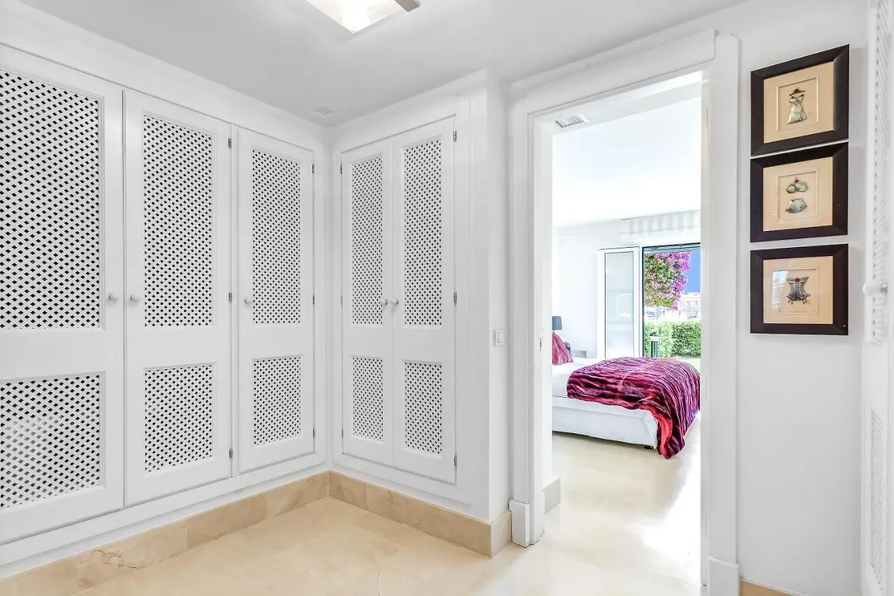Yolo Spaces - Sotogrande - Puerto Boutique Apartment