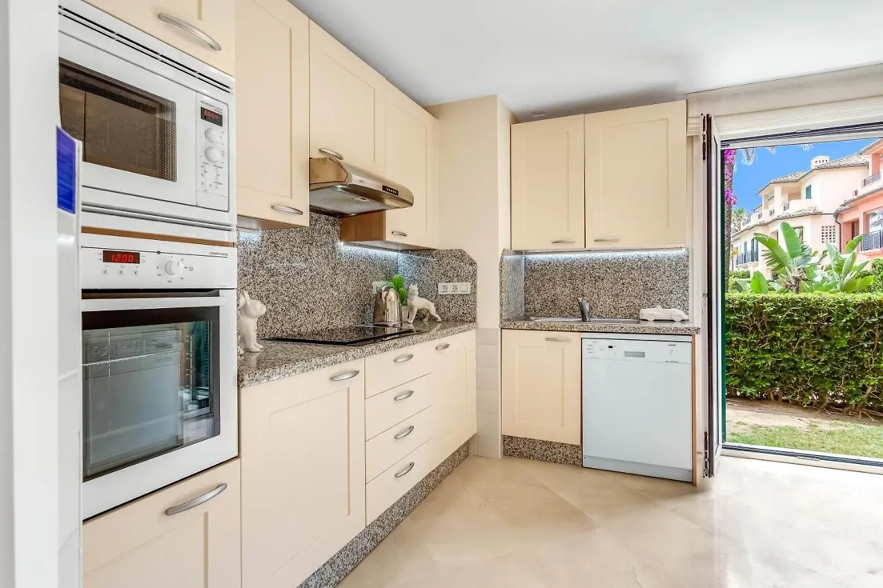 Yolo Spaces - Sotogrande - Puerto Boutique Apartment
