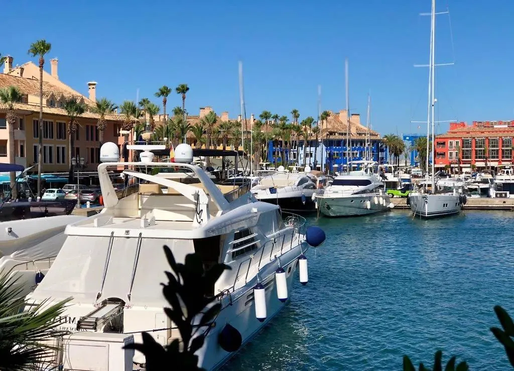 Yolo Spaces - Sotogrande - Puerto Boutique Apartment
