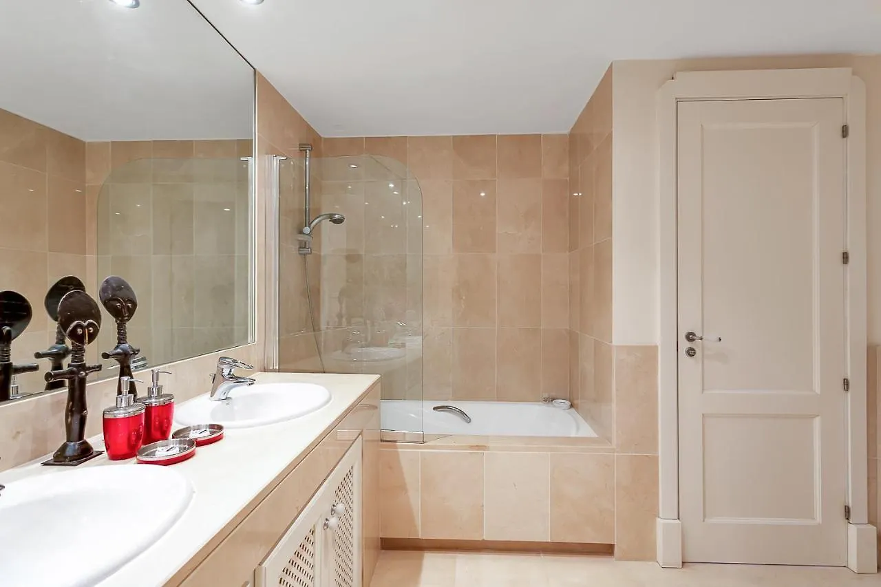 Yolo Spaces - Sotogrande - Puerto Boutique Apartment Španělsko