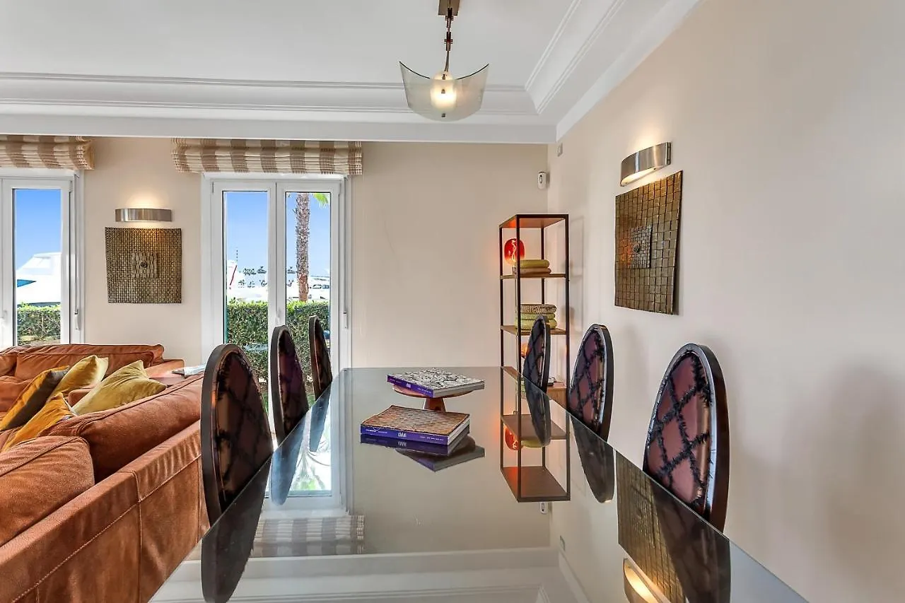 Yolo Spaces - Sotogrande - Puerto Boutique Apartment Španělsko