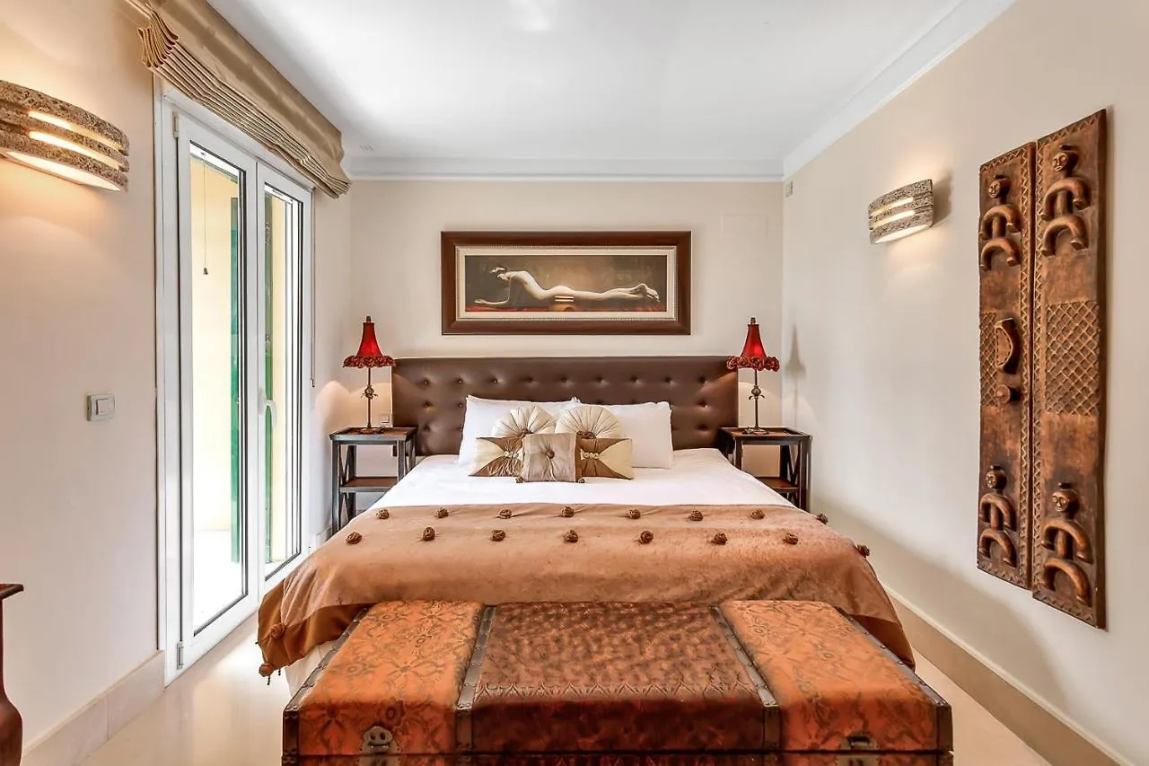 Yolo Spaces - Sotogrande - Puerto Boutique Apartment 0*,  Španělsko