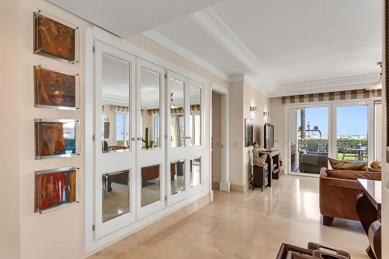 Yolo Spaces - Sotogrande - Puerto Boutique Apartment