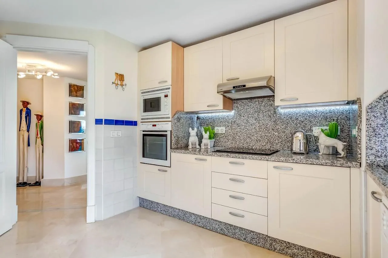 Yolo Spaces - Sotogrande - Puerto Boutique Apartment Španělsko