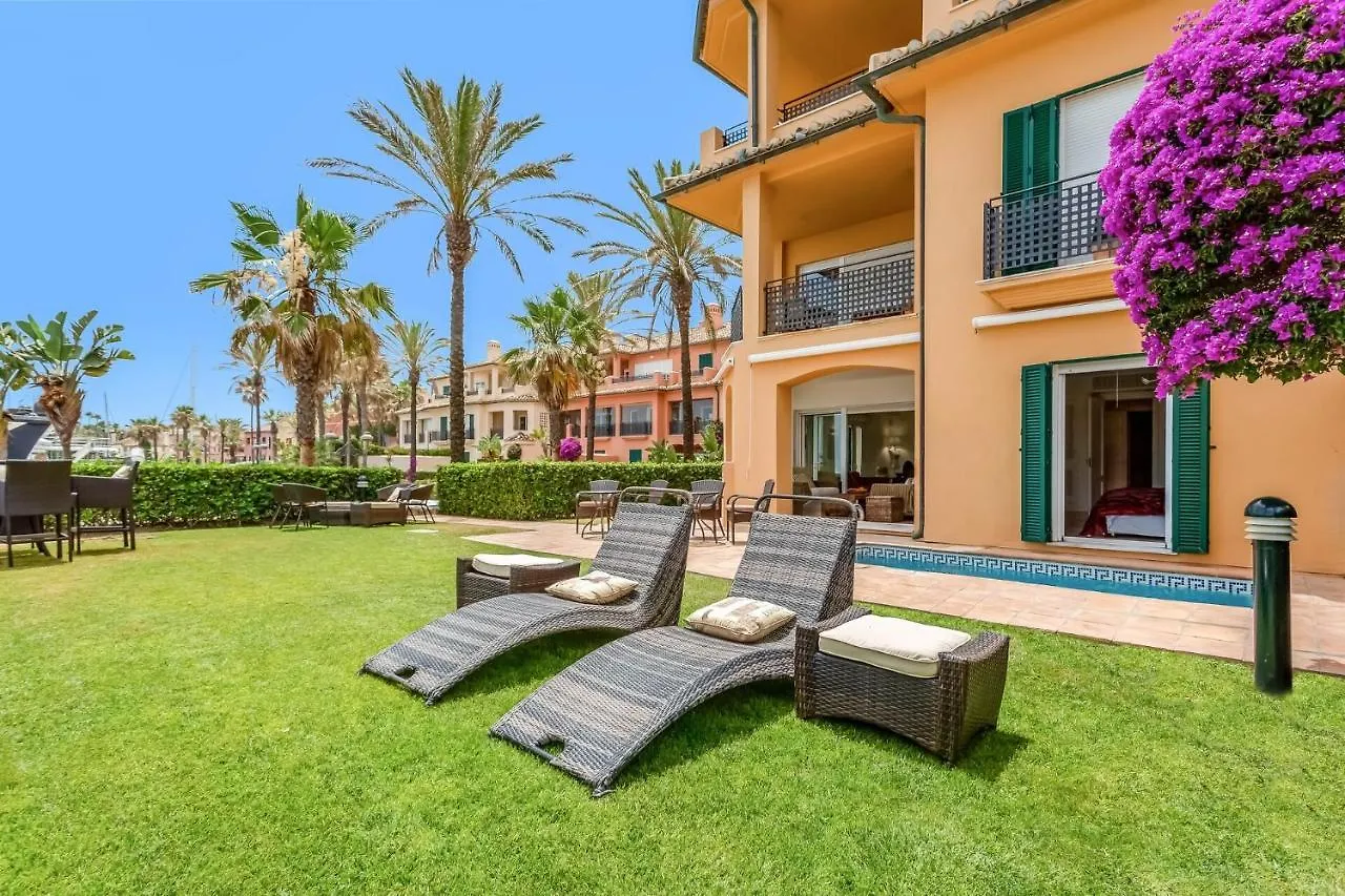 Yolo Spaces - Sotogrande - Puerto Boutique Apartment Španělsko