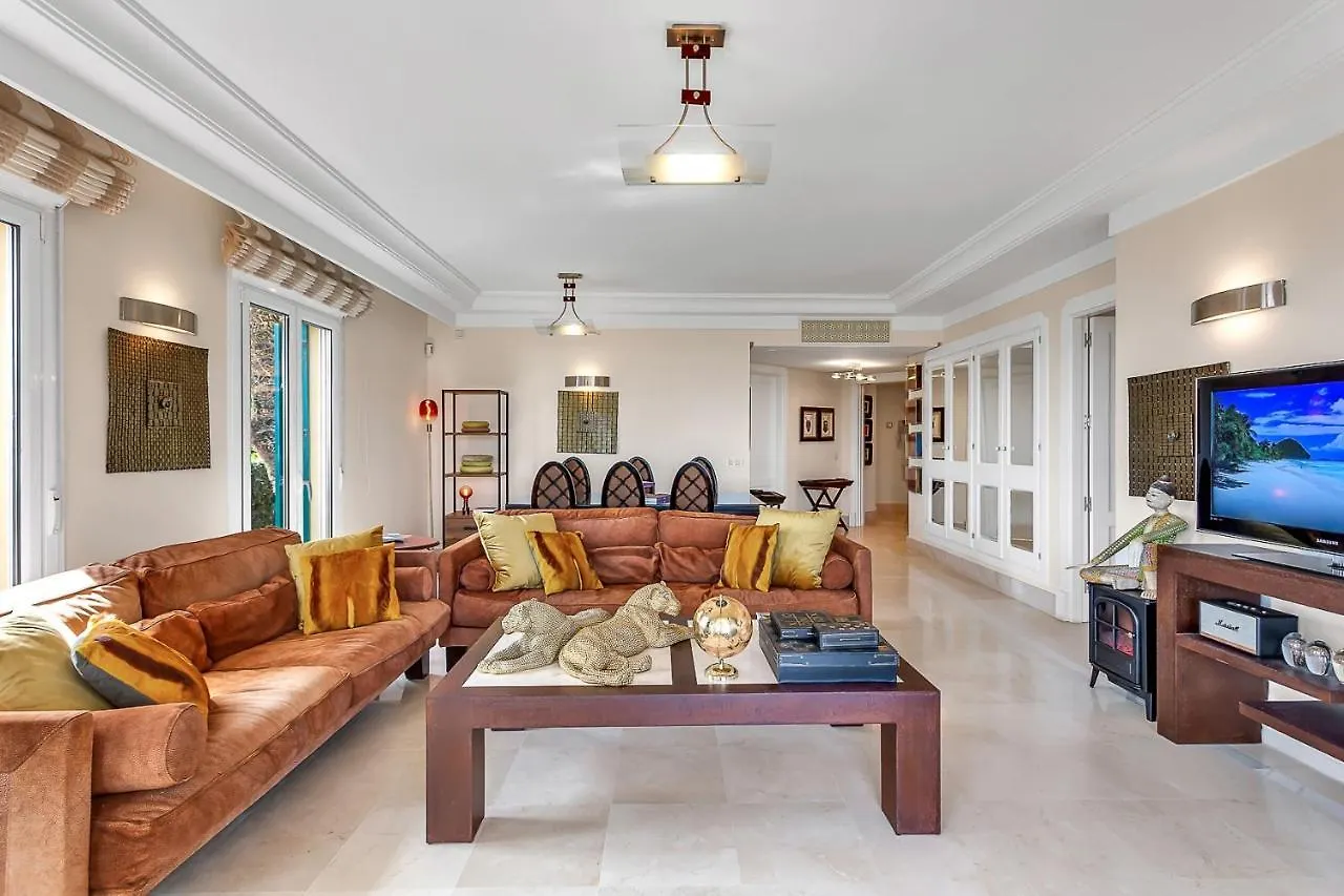 Yolo Spaces - Sotogrande - Puerto Boutique Apartment 0*,  Španělsko