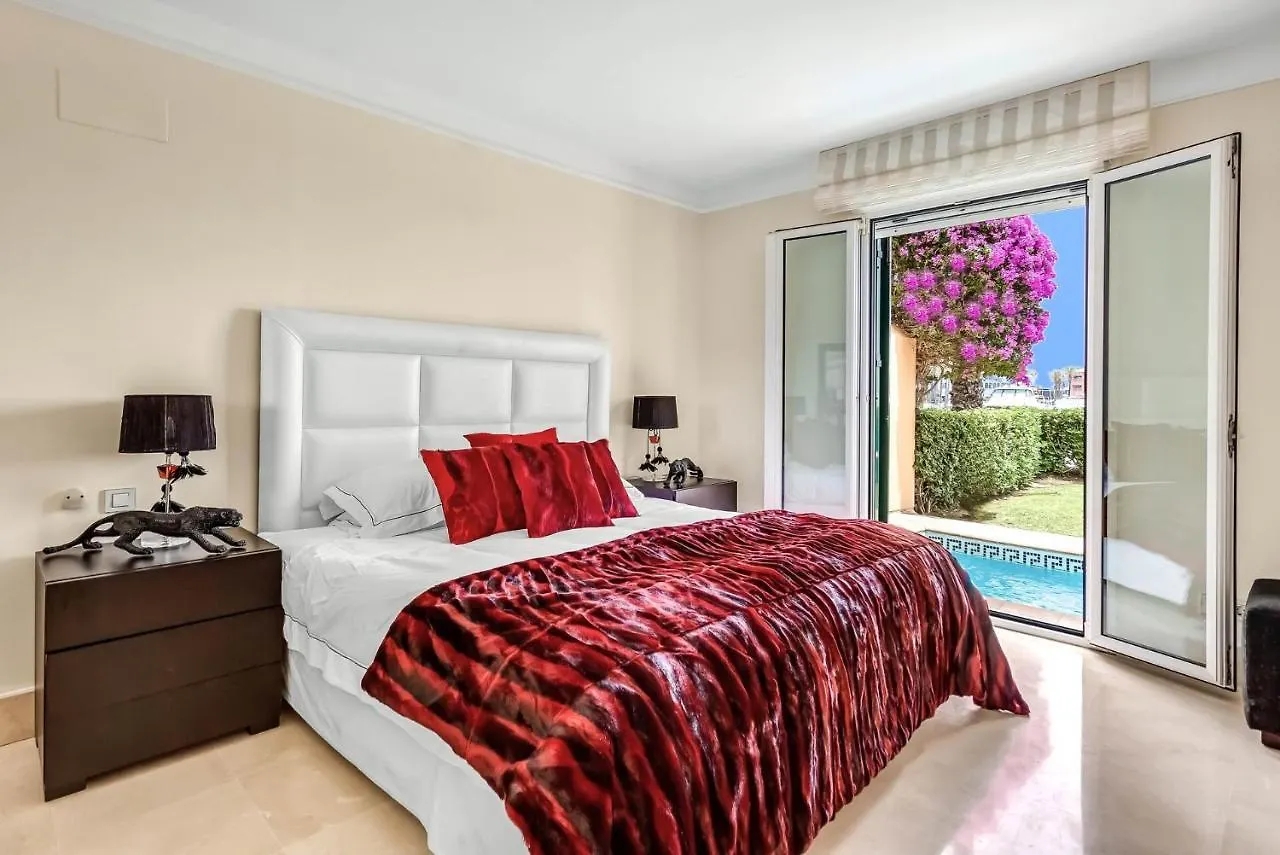 Yolo Spaces - Sotogrande - Puerto Boutique Apartment