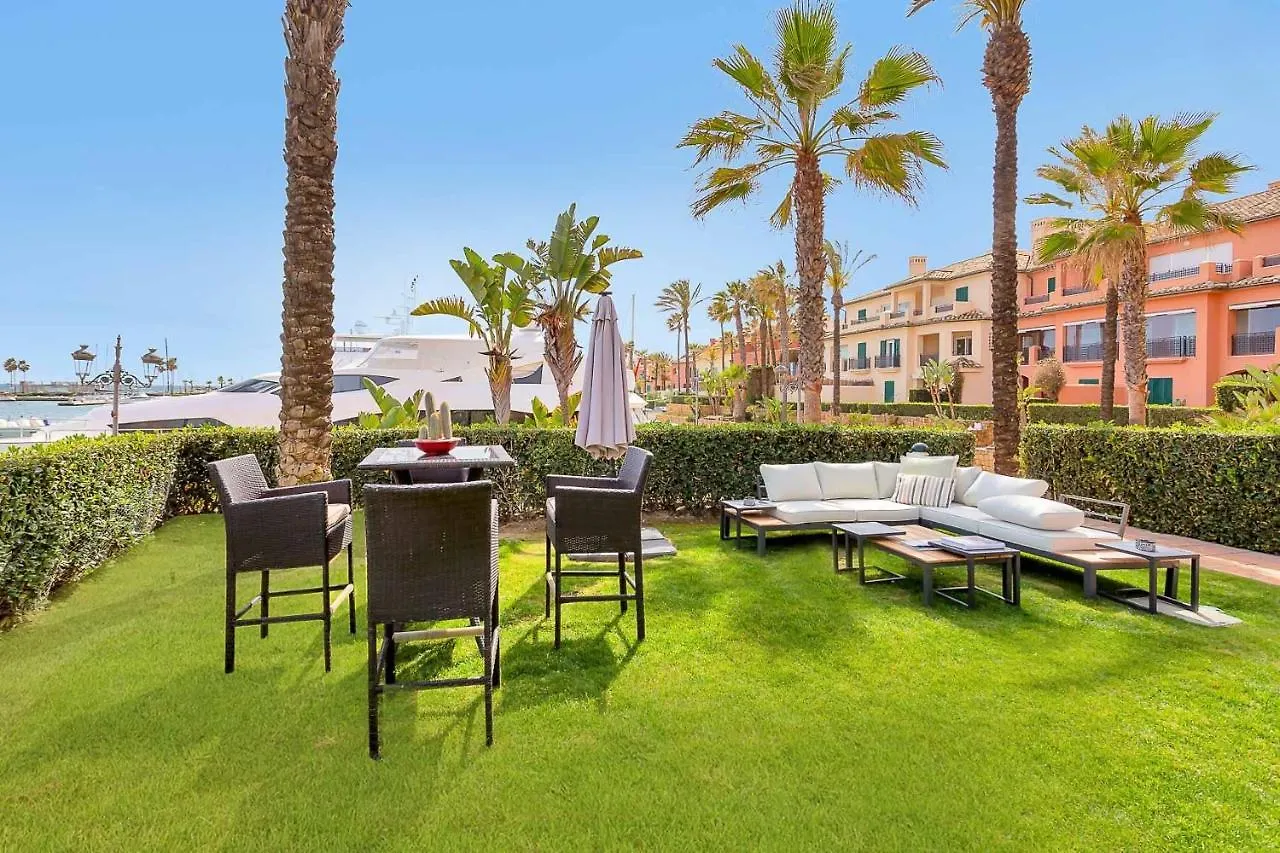 Yolo Spaces - Sotogrande - Puerto Boutique Apartment