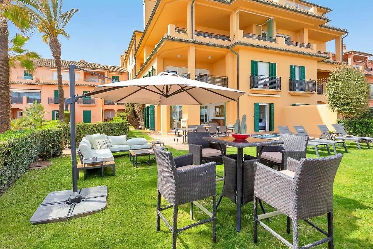 Yolo Spaces - Sotogrande - Puerto Boutique Apartment
