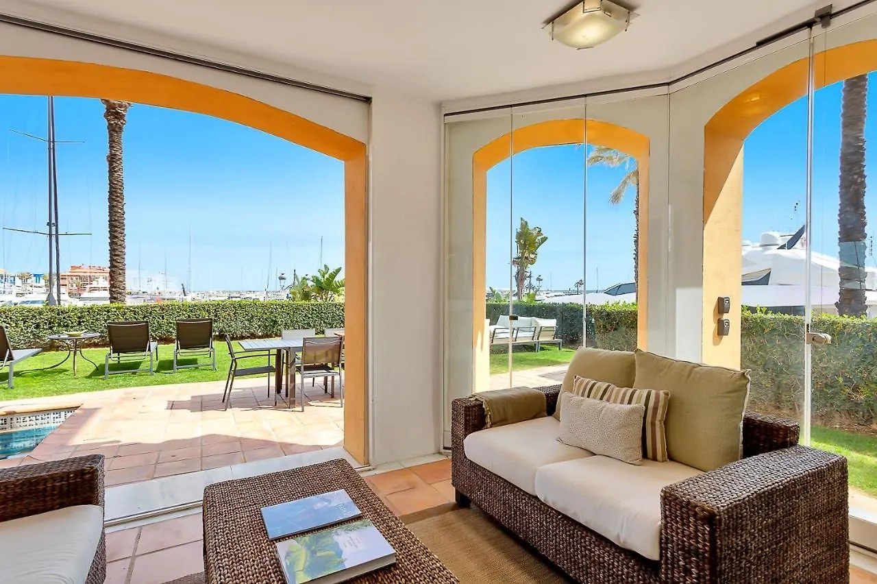Yolo Spaces - Sotogrande - Puerto Boutique Apartment 0*,