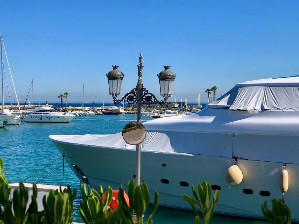 Yolo Spaces - Sotogrande - Puerto Boutique Apartment
