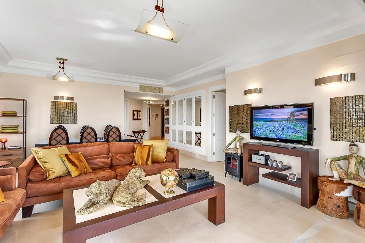 Yolo Spaces - Sotogrande - Puerto Boutique Apartment 0*,